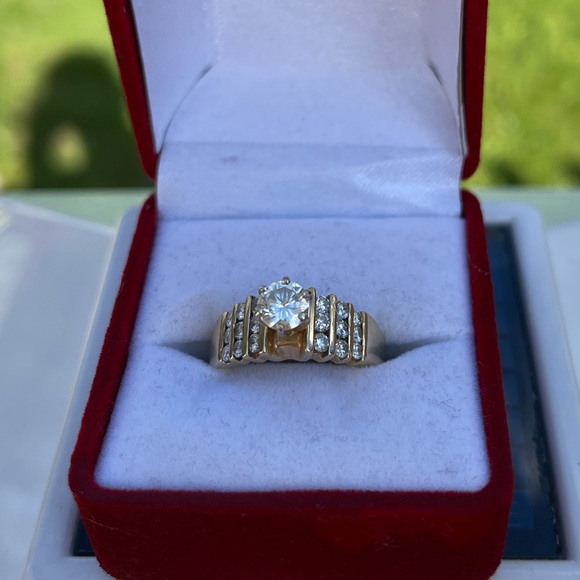 0.85 carat diamond engagement ring - Picture 1 of 6